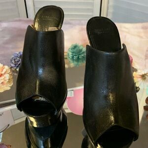 EUC‼️VERSACE leather slides sandals/Beautiful black  leather.
Very sexy 🩷